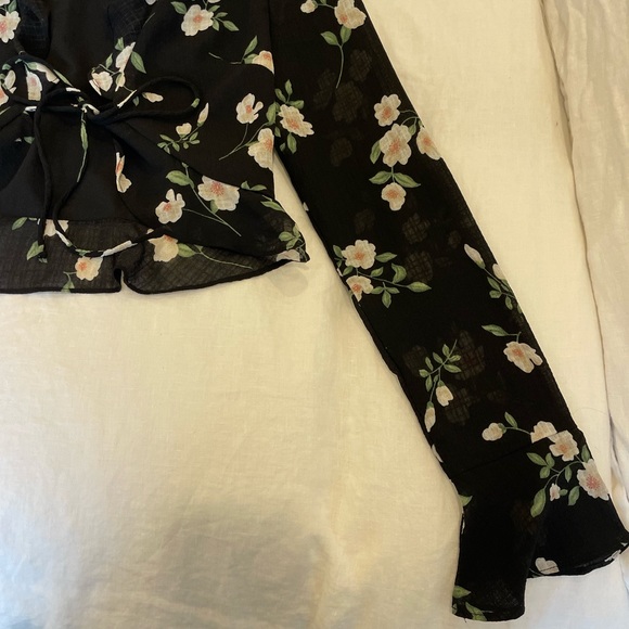 REVOLVE Superdown Black Floral Tie Shirt. Size XXS. - Picture 3 of 3